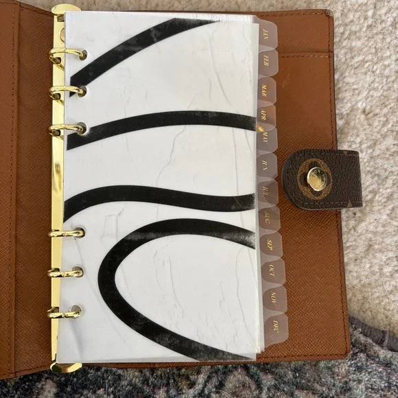 MM Agenda with Monthly Inserts - Picture 5 of 7